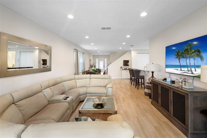 Image No.14-6 Bed Property for sale