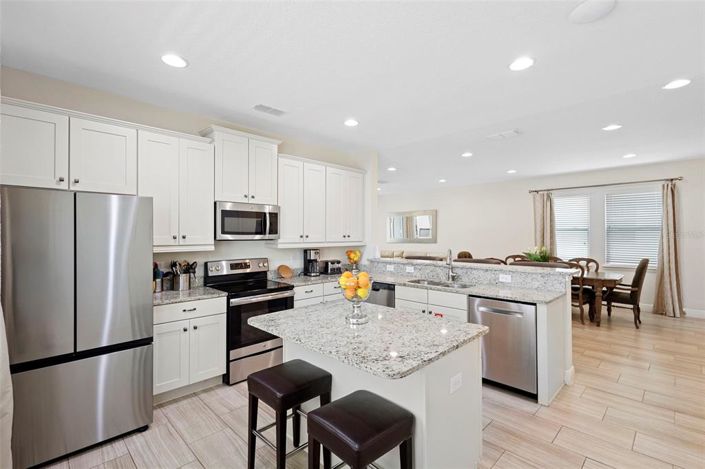 Image No.17-6 Bed Property for sale