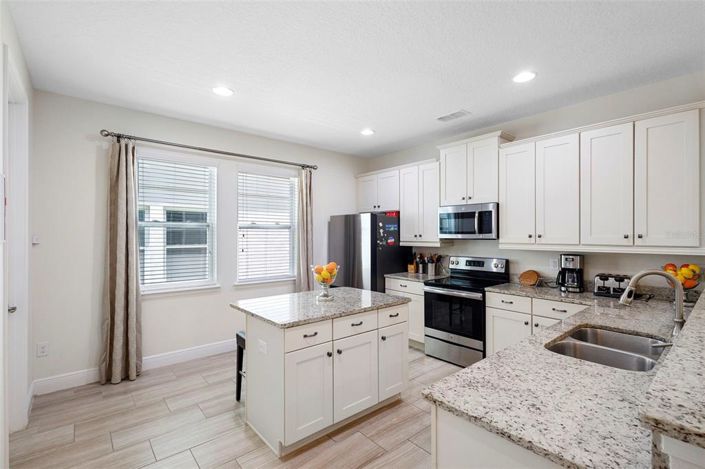 Image No.18-6 Bed Property for sale