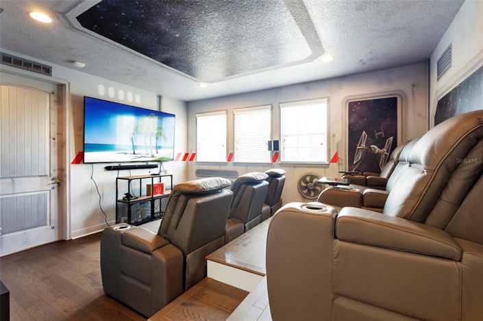 Image No.28-6 Bed Property for sale