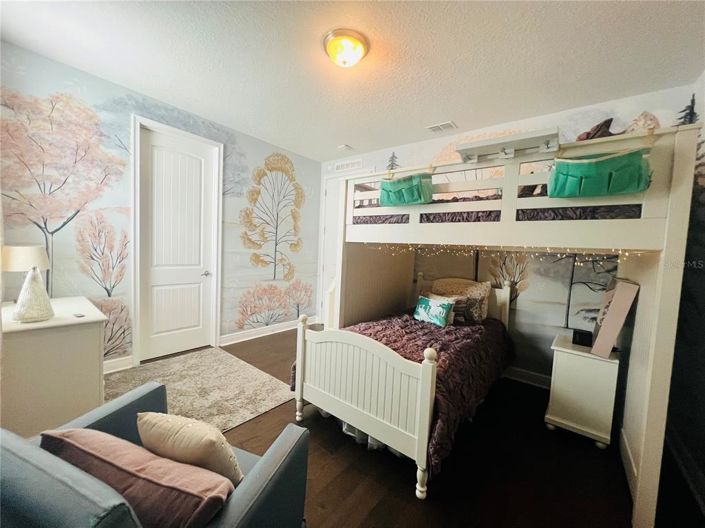 Image No.40-6 Bed Property for sale