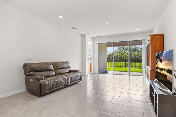 Image No.12-2 Bed Townhouse for sale