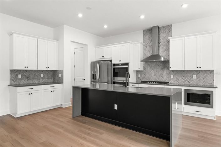 Image No.13-4 Bed Property for sale