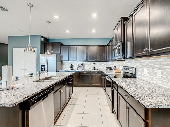 Image No.10-10 Bed Property for sale