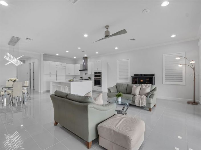 Image No.11-6 Bed Property for sale