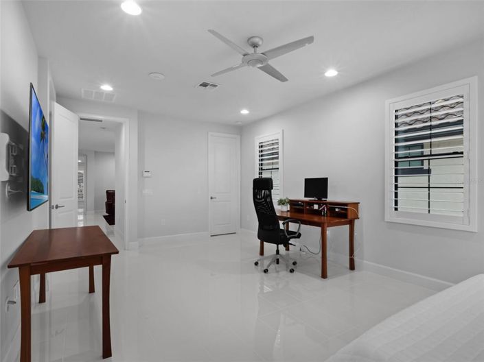 Image No.14-6 Bed Property for sale