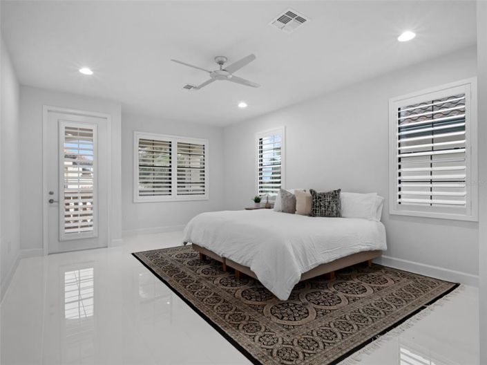 Image No.15-6 Bed Property for sale