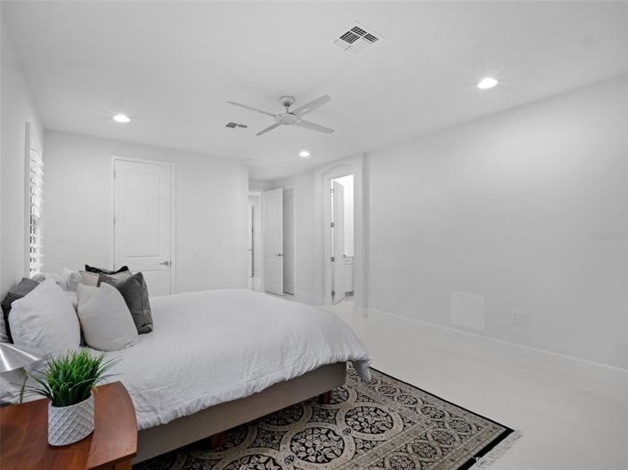 Image No.16-6 Bed Property for sale