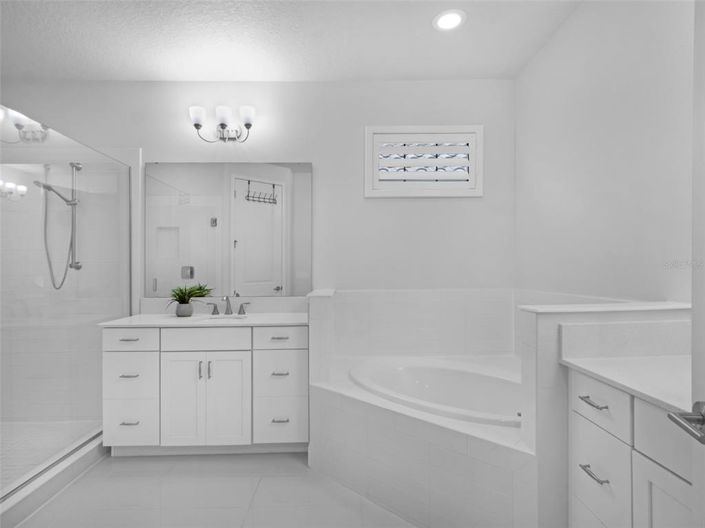 Image No.17-6 Bed Property for sale