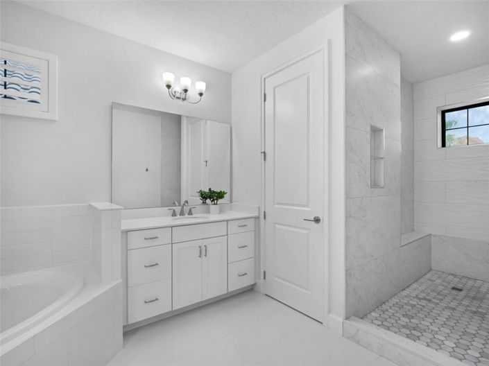 Image No.18-6 Bed Property for sale