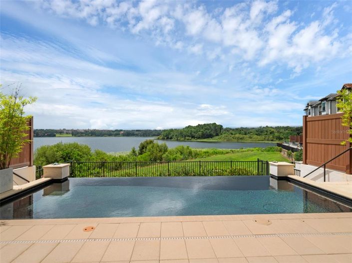 Image No.2-6 Bed Property for sale