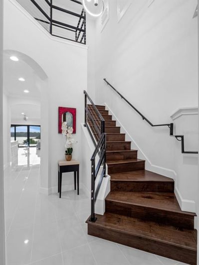 Image No.20-6 Bed Property for sale