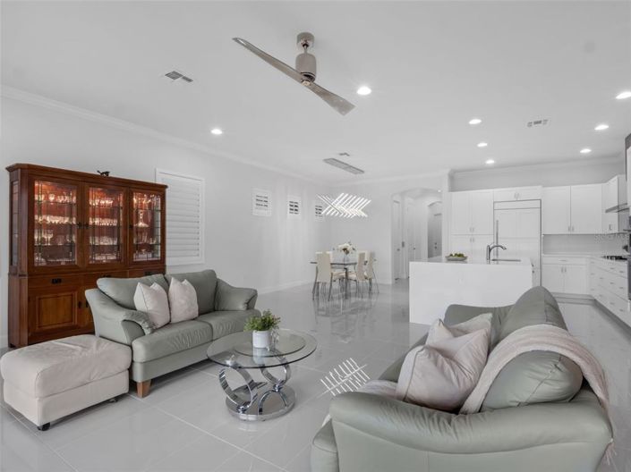 Image No.22-6 Bed Property for sale