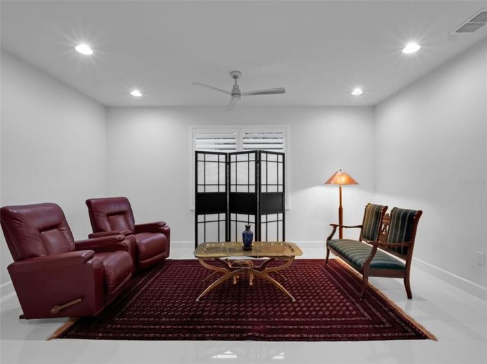 Image No.26-6 Bed Property for sale