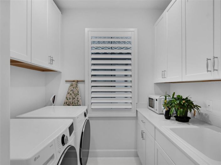 Image No.31-6 Bed Property for sale