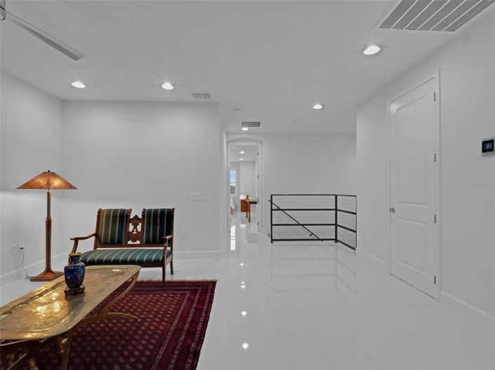 Image No.33-6 Bed Property for sale