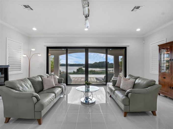 Image No.4-6 Bed Property for sale