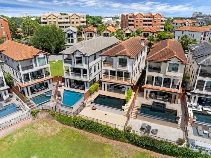 Image No.50-6 Bed Property for sale