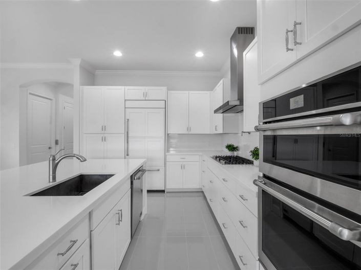 Image No.6-6 Bed Property for sale