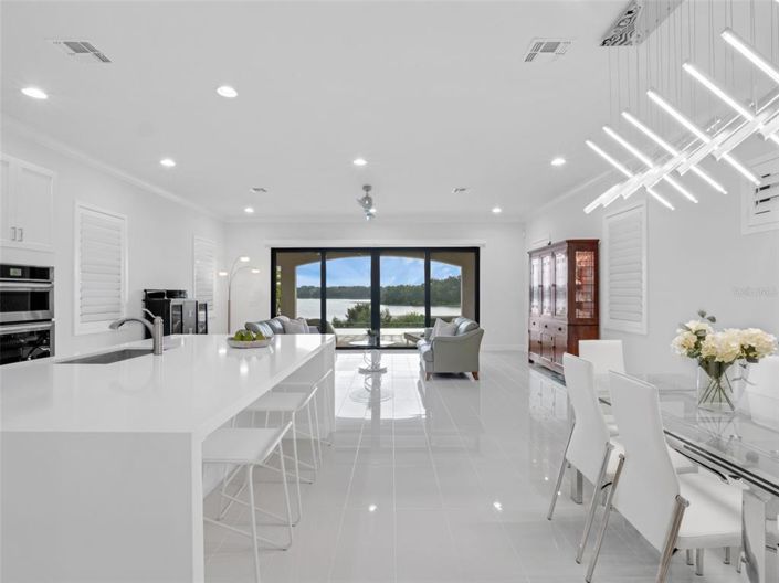 Image No.9-6 Bed Property for sale