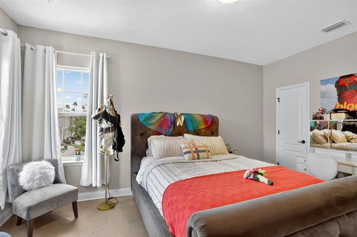 Image No.25-3 Bed Property for sale