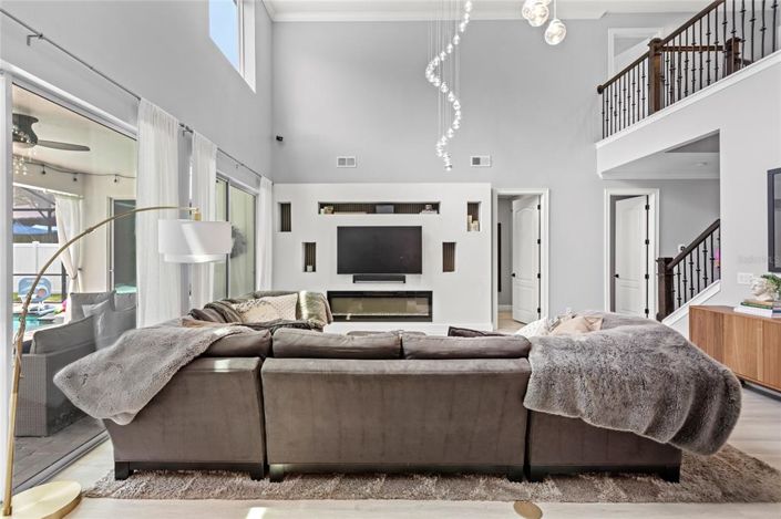 Image No.11-6 Bed Property for sale