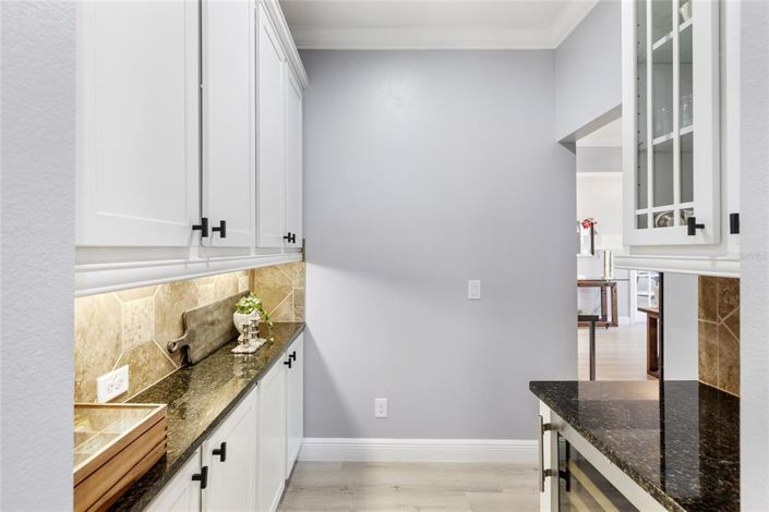 Image No.20-6 Bed Property for sale