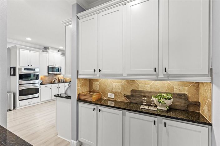 Image No.21-6 Bed Property for sale