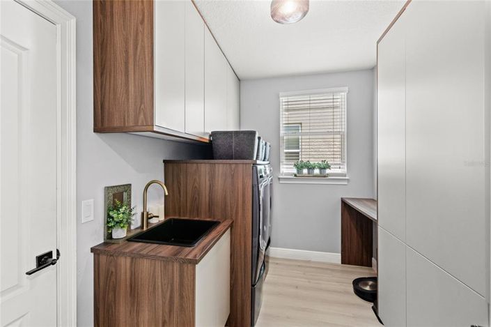 Image No.22-6 Bed Property for sale