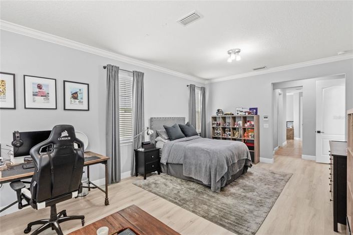 Image No.24-6 Bed Property for sale