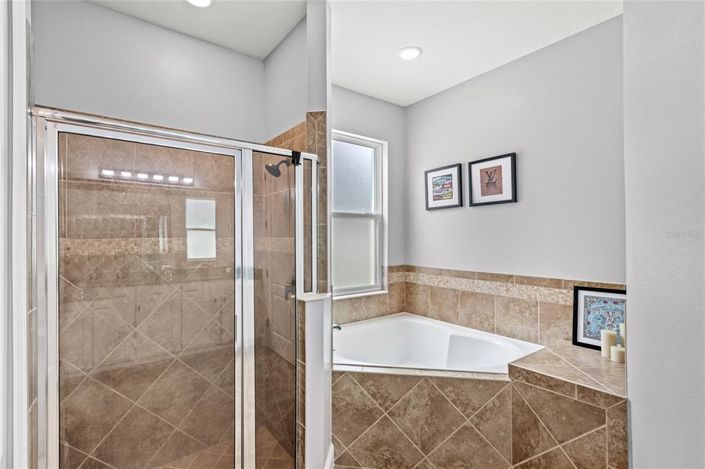 Image No.26-6 Bed Property for sale