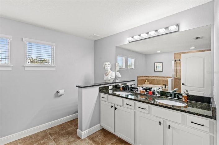 Image No.35-6 Bed Property for sale