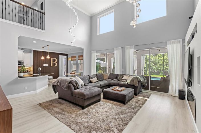 Image No.9-6 Bed Property for sale