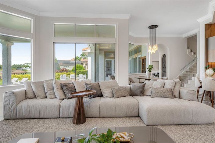 Image No.11-6 Bed Property for sale