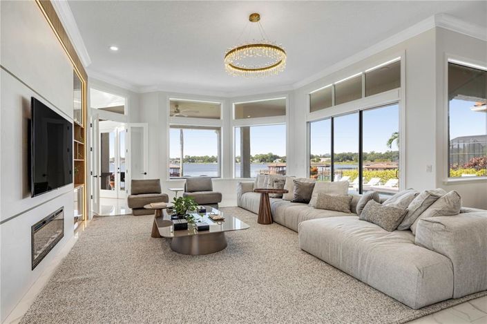 Image No.15-6 Bed Property for sale