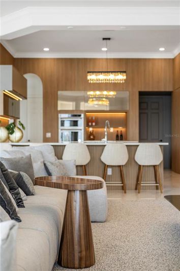 Image No.19-6 Bed Property for sale