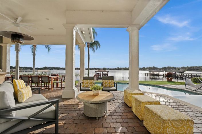 Image No.28-6 Bed Property for sale