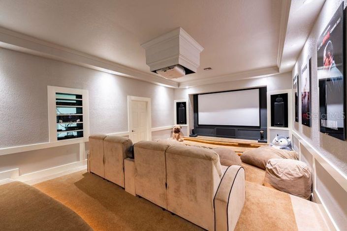 Image No.57-6 Bed Property for sale