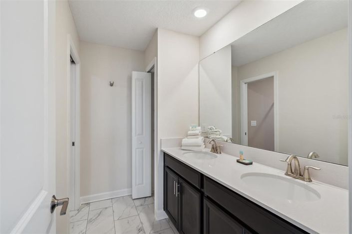 Image No.35-7 Bed Property for sale