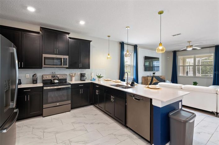 Image No.5-7 Bed Property for sale