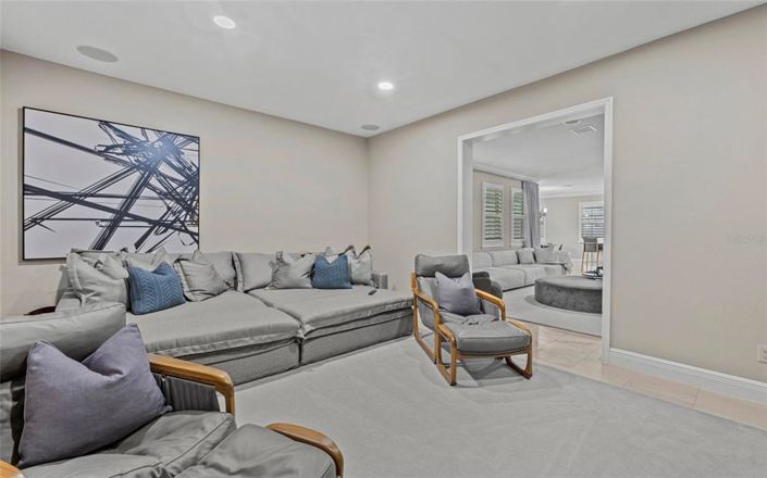 Image No.17-7 Bed Property for sale