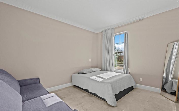 Image No.21-7 Bed Property for sale