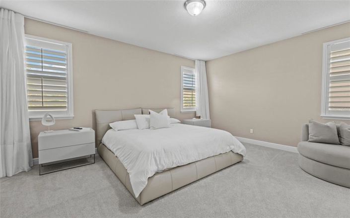 Image No.25-7 Bed Property for sale