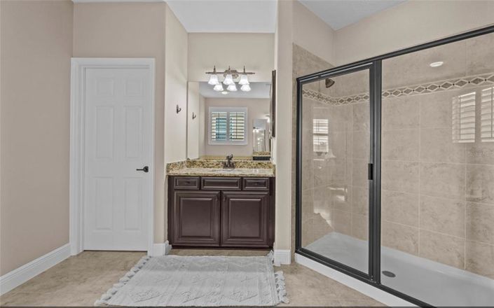 Image No.27-7 Bed Property for sale