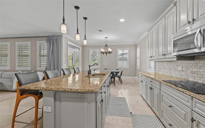 Image No.4-7 Bed Property for sale