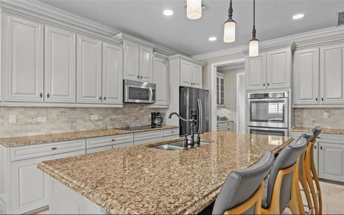 Image No.6-7 Bed Property for sale