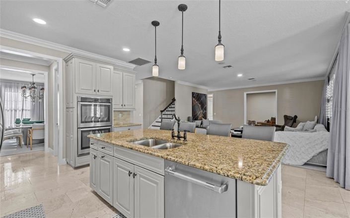 Image No.7-7 Bed Property for sale