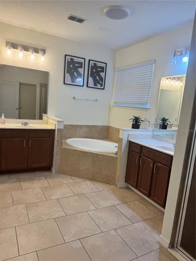 Image No.12-4 Bed Property for sale