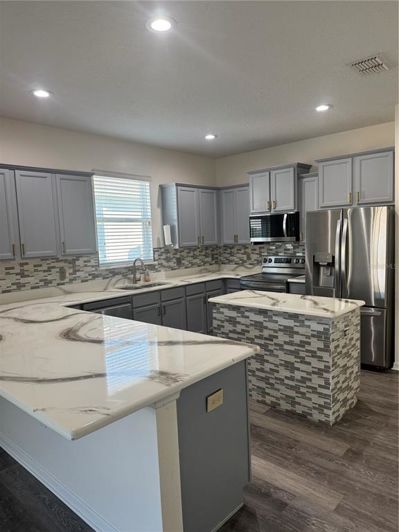 Image No.4-4 Bed Property for sale