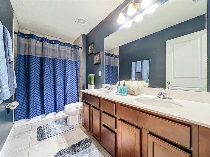 Image No.35-5 Bed Property for sale